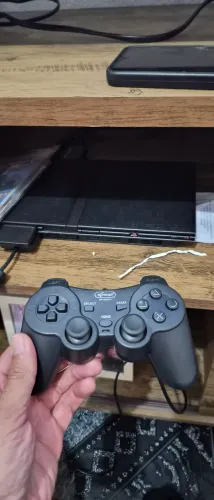 Playstion 2 slim com 3 controles, mais de 60 jogos instalados. Leia o anúncio