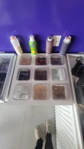 Balcão de condimentos ( adicionais para açaí )