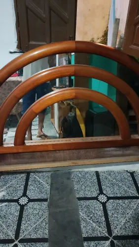 Vendo uma cama de madeira
