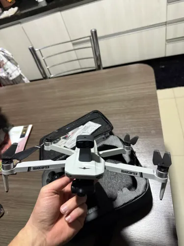 Drone kf 102 zero usei 4 veses só completo. Troco por esteira ou bicicleta. 