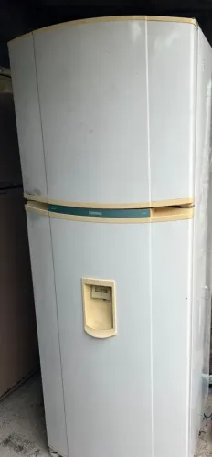 Vendo geladeira Cônsul Gelo seco valor 900 reais