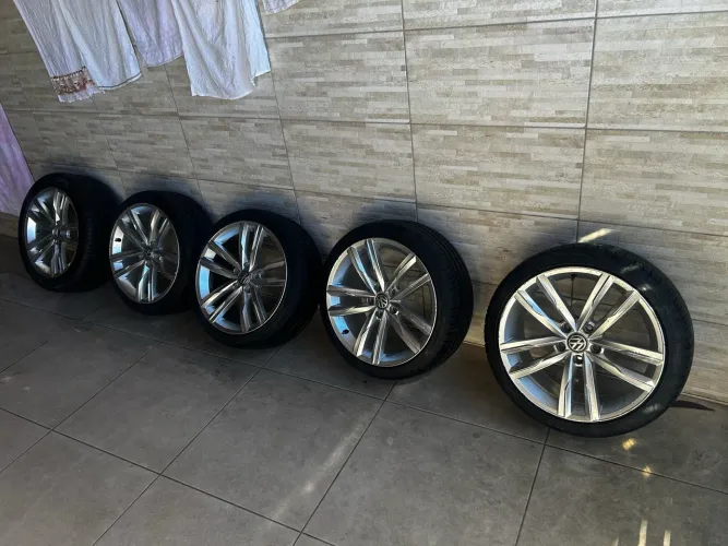 Vendo 5 Rodas Originais OEM do VW Passat B8 (2019)
