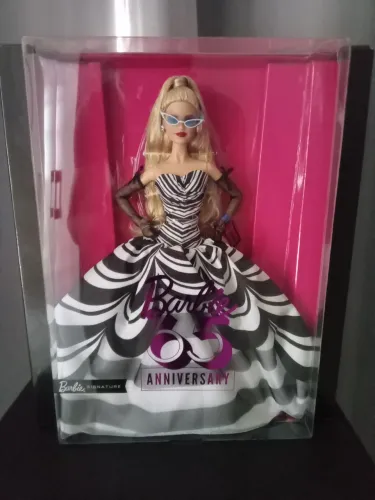 Barbie Signature 65° Aniversário Boneca Loira 