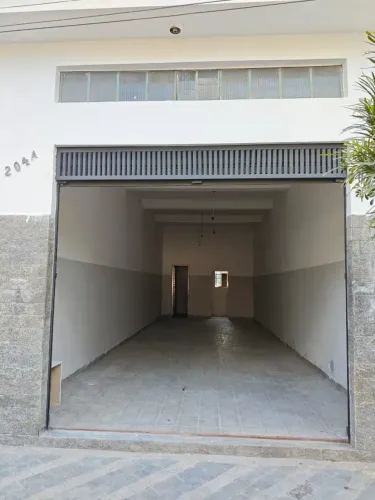 Aluga-se Salão comercial de 56 metros, na Av. Edmilson Rodrigues em Suzano, a 5 min do Sho