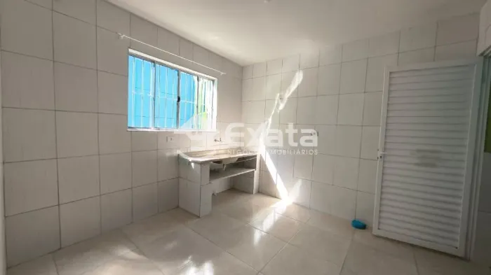 Casa nos fundos para alugar na Vila Haro