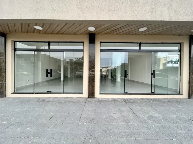 Excelente sala comercial com aproximadamente 134m² no bairro Centro - Balneário Piçarras/S