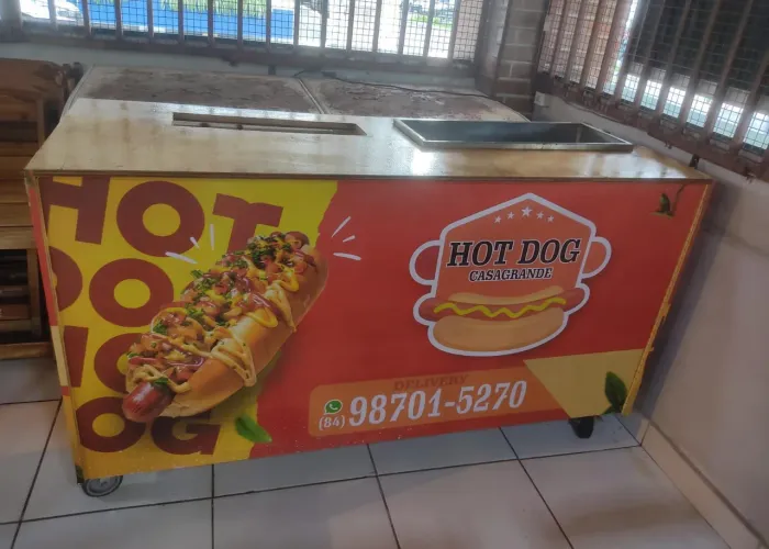 Carrinho para cachorro quente em madeira naval com molheira inclusa