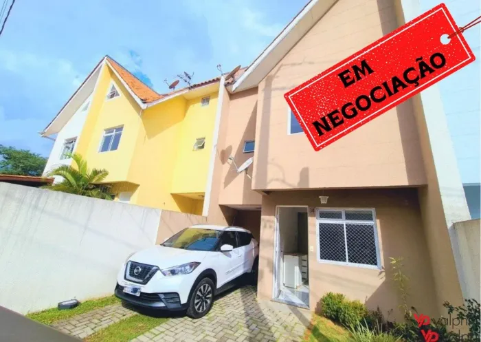 Sobrado em condomínio fechado à venda no Xaxim