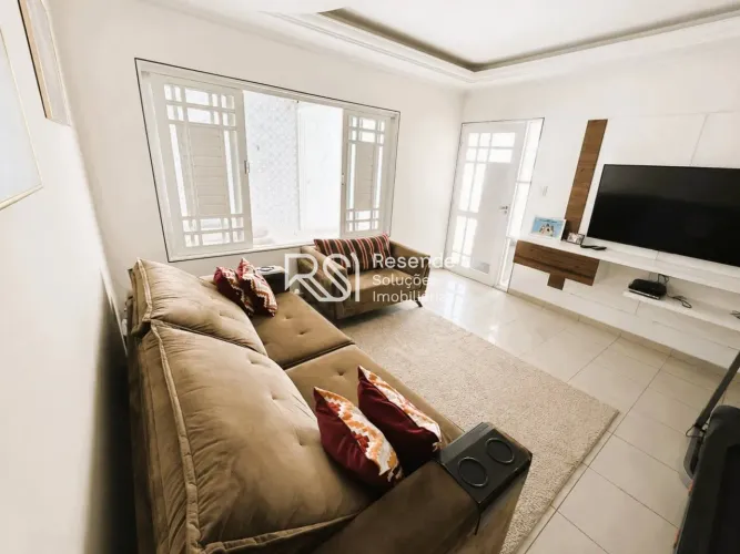 Casa com 3 Suítes no Farol Excelente Localização e Espaço para Morar ou Investir