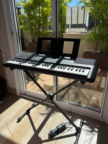 Teclado Yamaha PSR-E363 + Suporte + Pedal Sustain | Estado de Novo
