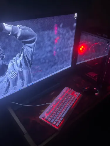 Teclado Mecânico Redragon Dark Avenger Branco. Switch Vermelho.