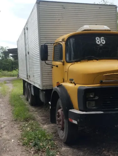 Vendo Caminhão Bau ano 86