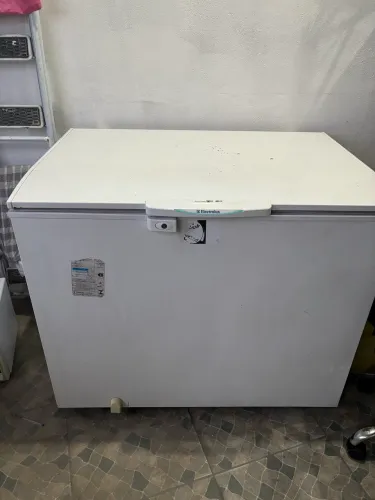 Freezer Horizontal Eletrolux 110 bem conservado funcionando.