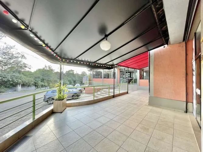 ESPETACULAR Galeria para venda com 1.534 metros de terreno - 16 lojas Centro Comercial Gra