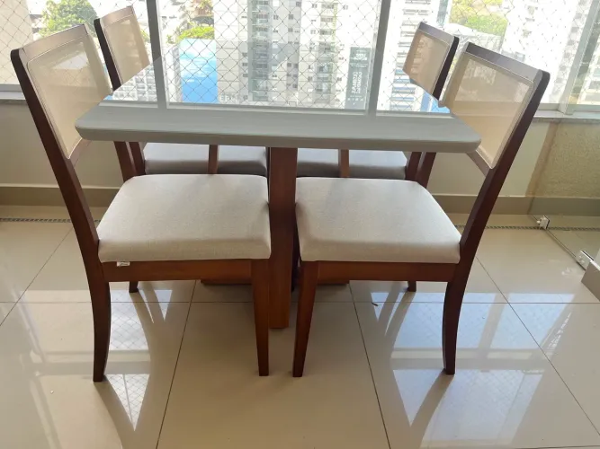 Mesa nova de madeira completa 