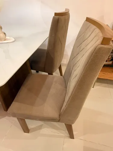 Mesa de jantar + 4 cadeiras estofadas