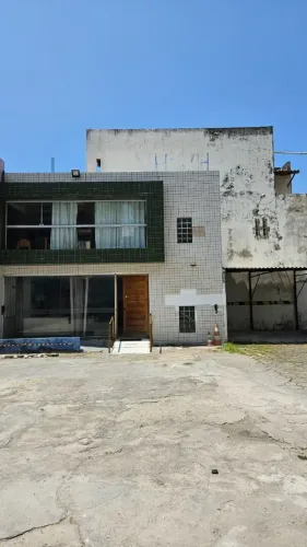 PRÉDIO COMERCIAL COM 9 SALAS 10 VAGAS DE GARAGEM