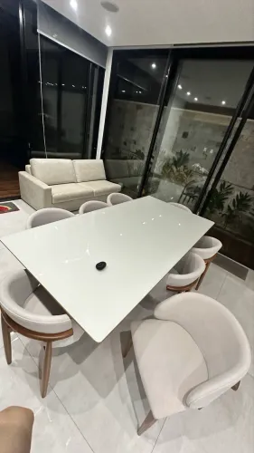 Mesa de Jantar 2,20m com 8 Poltronas | Madeira e Tampo de Vidro | Alto Padrão