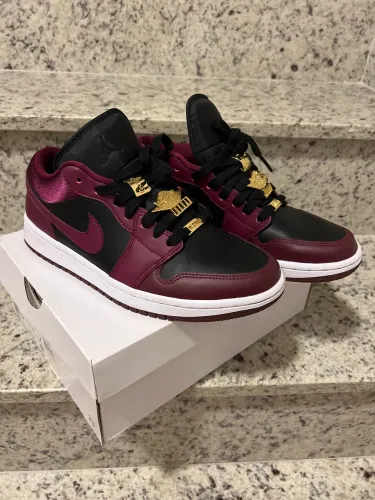 Tênis Nike Air Jordan 1 Low edição especial "Dark Beetroot"