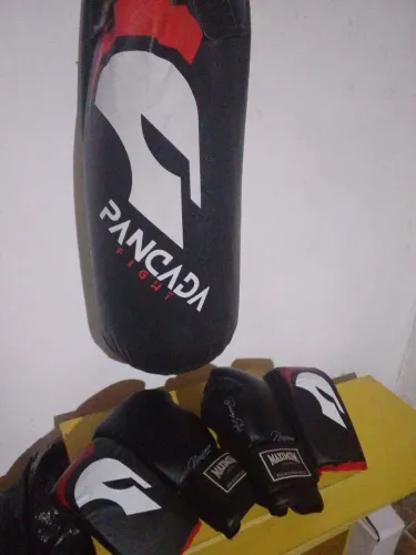 Luva de boxe maximum mais saco de pancada e luva brinde