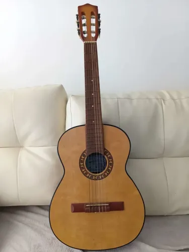 Violão Nylon  novinho  - perfeito para Iniciantes 