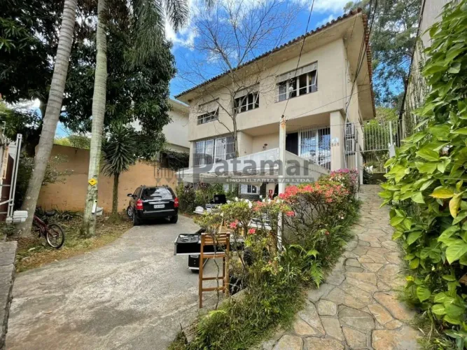 SOBRADO A VENDA COM 4 QUARTOS NA REGIÃO DO PACAEMBU