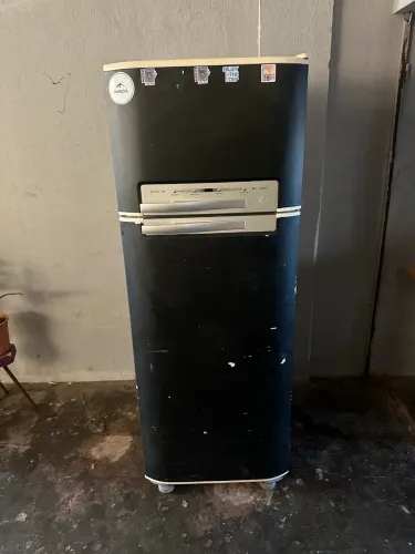 Vendo geladeira Eletrolux 