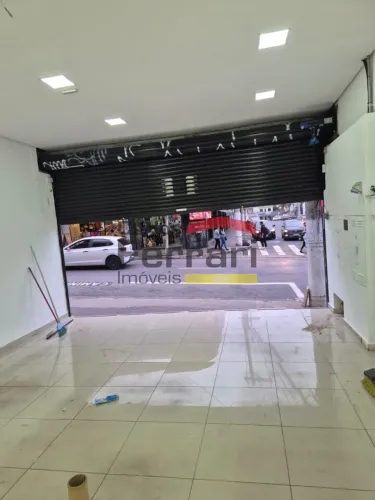 Prédio Comercial na Rua Tuiuti com 3 andares Salão e 4 Banheiros