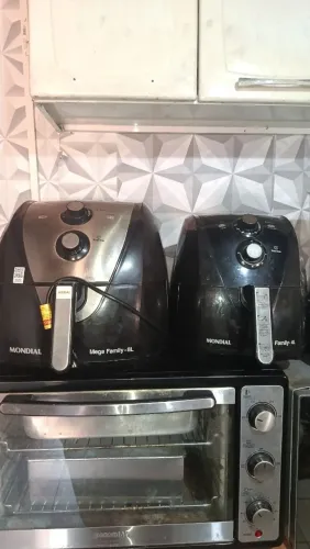 Vendo Airfryer semi nova por 250 as duas entrego