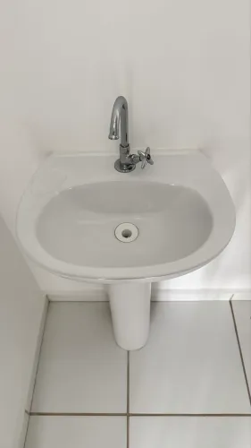 Vendo kit Louça 01 pia de cozinha 01 pia banheiro 01 tanque lavanderia