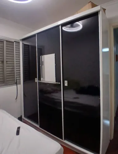 Guarda roupas 3 portas correr kappesberg preto e branco
