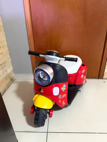 Disney Lambreta Elétrica Infantil Mickey