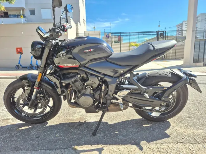TRIUMPH 660 km 290 apenas.