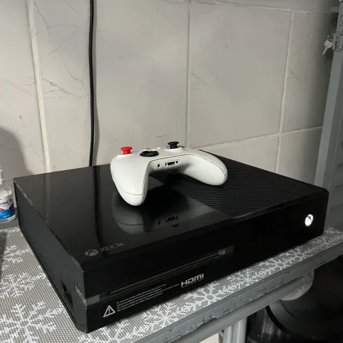 Xbox One 500GB + 6 Jogos + Controle Series S