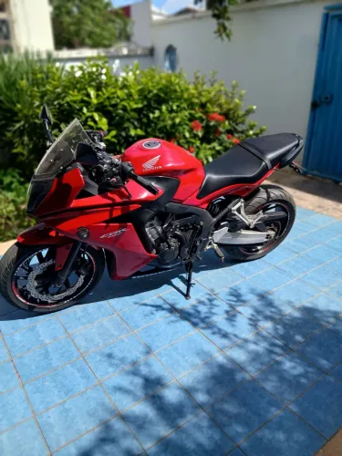 Oportunidade CBR 650F Top