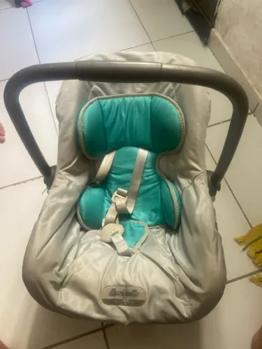 Vendo esse bebê conforto