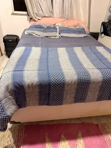 Cama de casal completa em perfeito estado