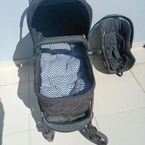 Carrinho de bebê 3 em 1.
