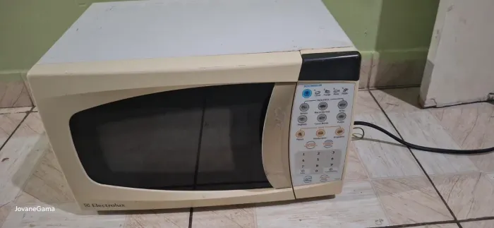 vendo 2 microondas Eletrolux para retirada de peças
