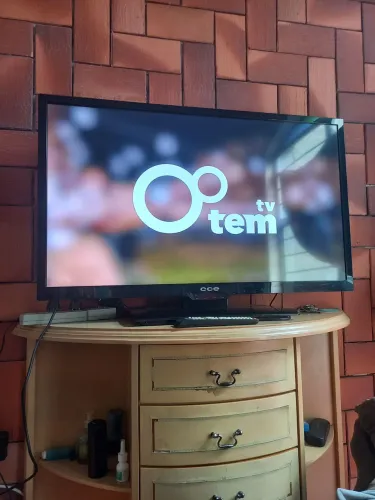 TV 40' semi nova