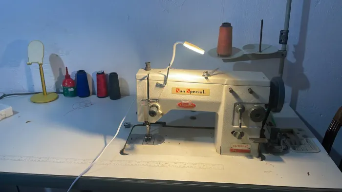 Vendo máquina industrial reta zigzag