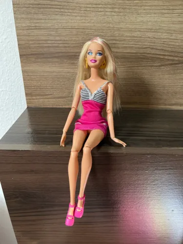 Boneca Barbie articulada