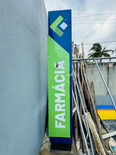 LETREIRO LUMINOSO FARMÁCIA 