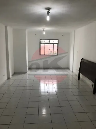 Ótimo Kitnet a 2 quadras da estação de metrô Liberdade
