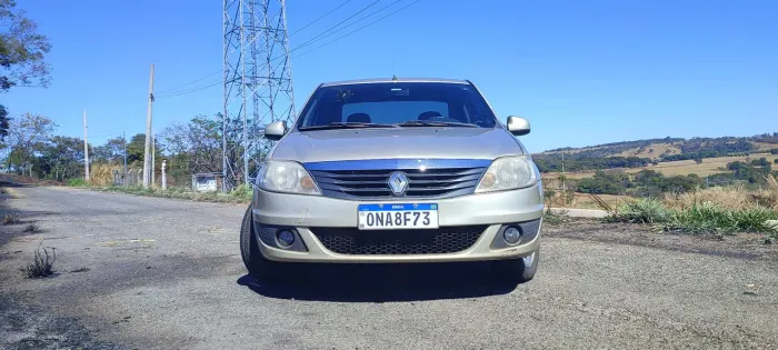 Renault Logan Expression Hi-flex 1.6 8V 4P 2013
