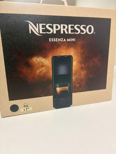 Máquina Nespresso Essenza mini preta