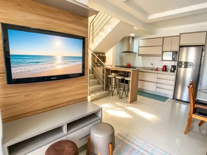 Alugo apartamento duplex, 03 quartos a 5 minutos a pé da praia dos Ingleses Norte