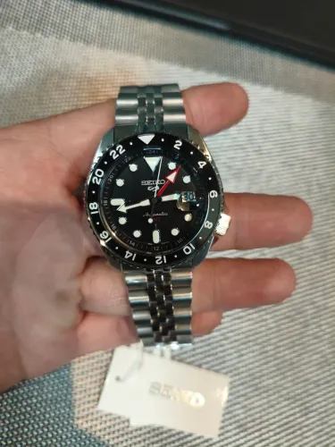 Relógio Seiko 5 GMT Bruce Wayne automático novo