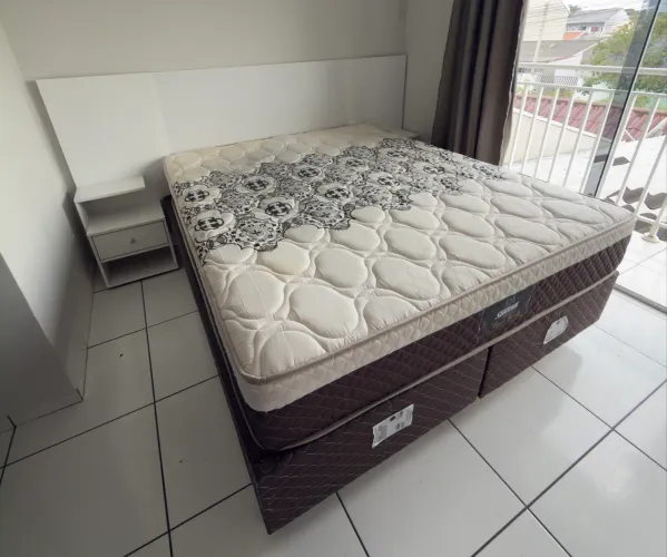 Cama box Queen Size + Colchão