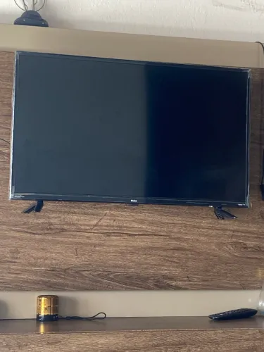 Vendo Tv 32 polegadas Smart, com defeito na imagem 